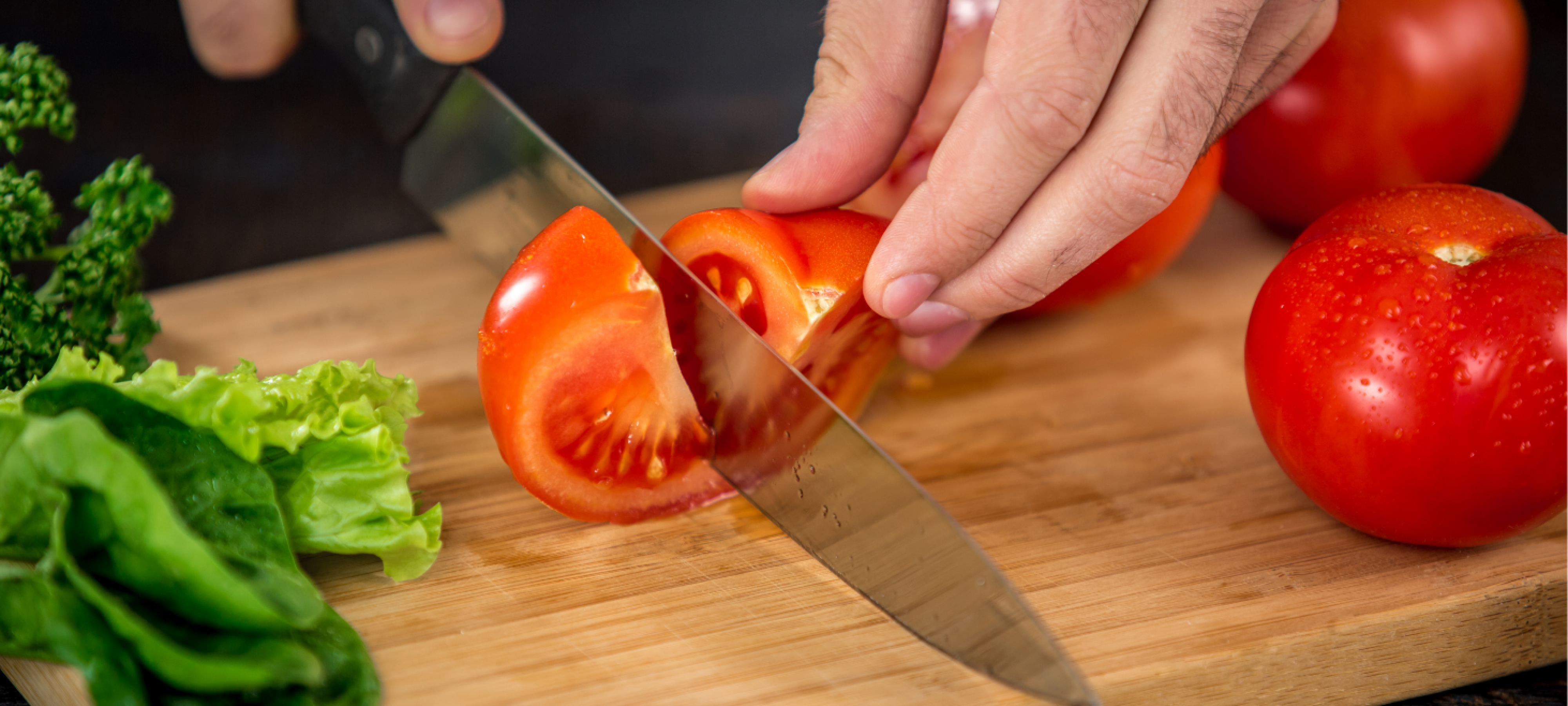 Best Knife to Cut Tomatoes Without Creating a Mess in Your Kitchen